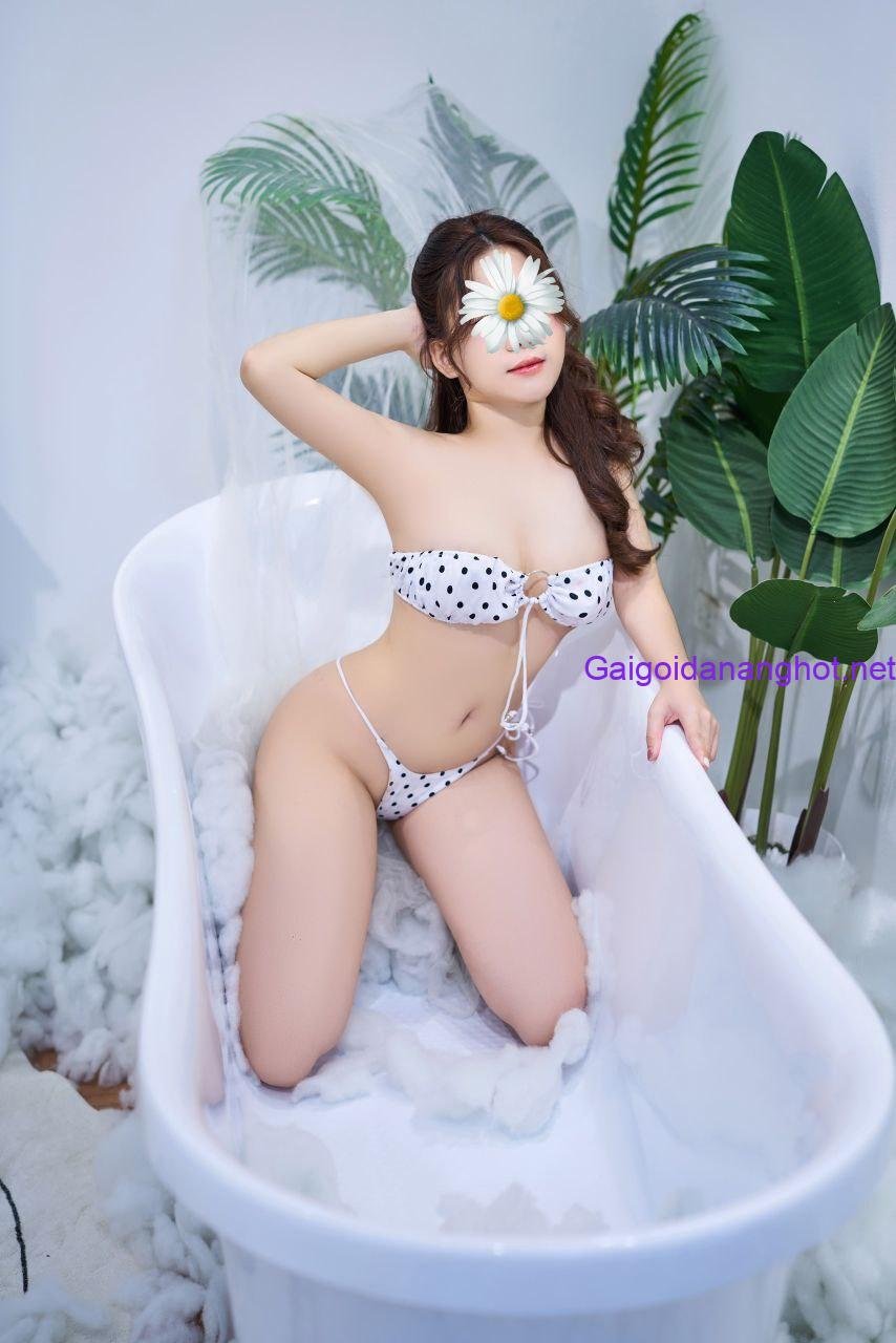 Sự Kết Hợp Hoàn Hảo Của Ngọc Lan Body Múp Và Vú Ngon Bím Khít