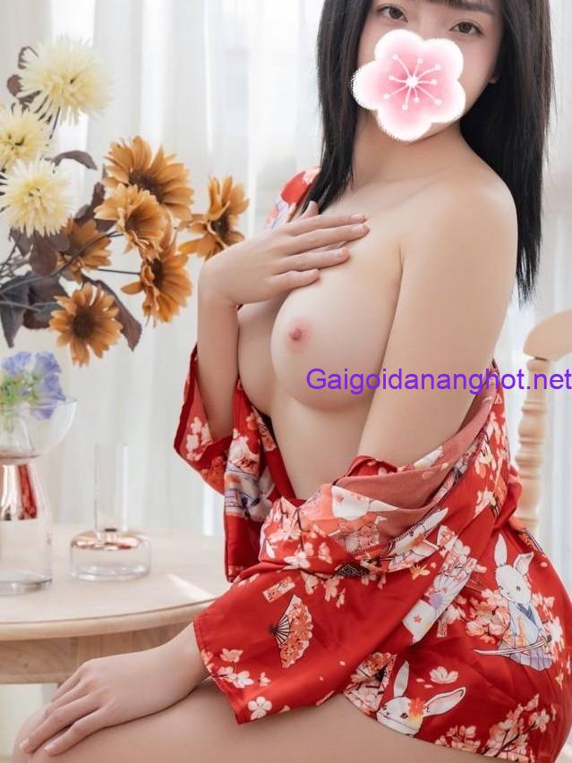 Mỹ Uyên 2k3 – Em Gái Ngây Thơ, Mặt Dâm, Vú To Chiều Khách Hết Mình – Siêu Phẩm Gái Gọi Cần Thơ Làm Tình Cực Cuốn tại Ninh Kiều