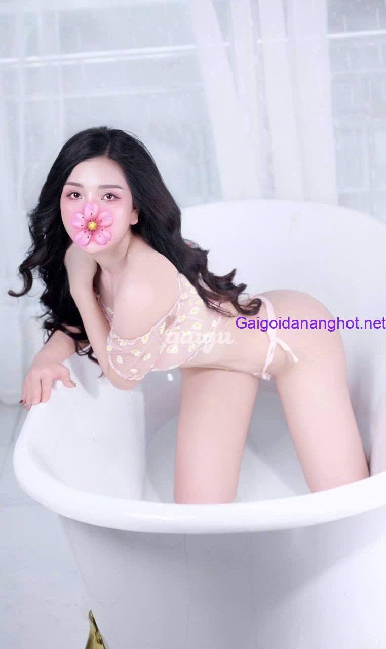 Quỳnh Anh 2k1 Teen girl xinh xắn, body non tơ ngon lòi, chiều khách dễ thương
